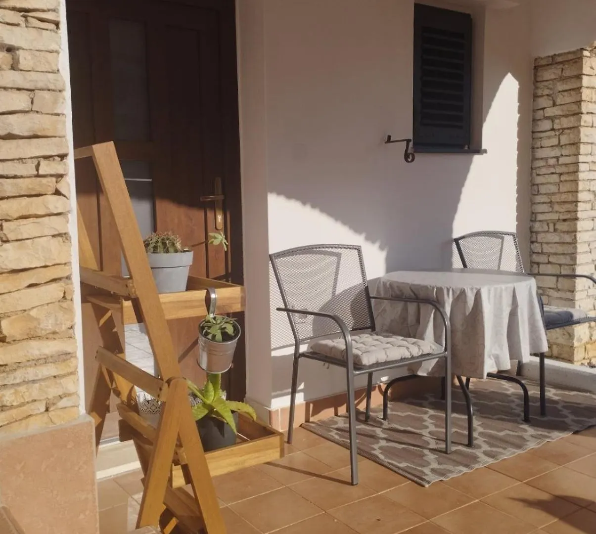 Studio Apartment Giardin *** Liznjan