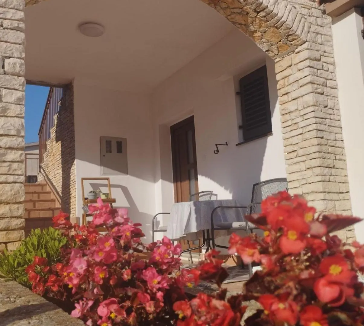 Studio Apartment Giardin *** Liznjan