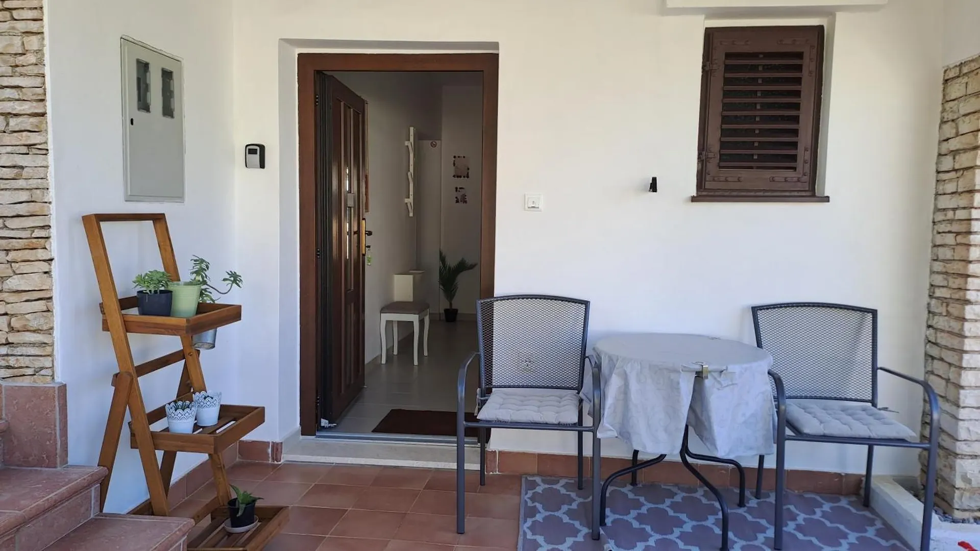 Studio Apartment Giardin *** Liznjan